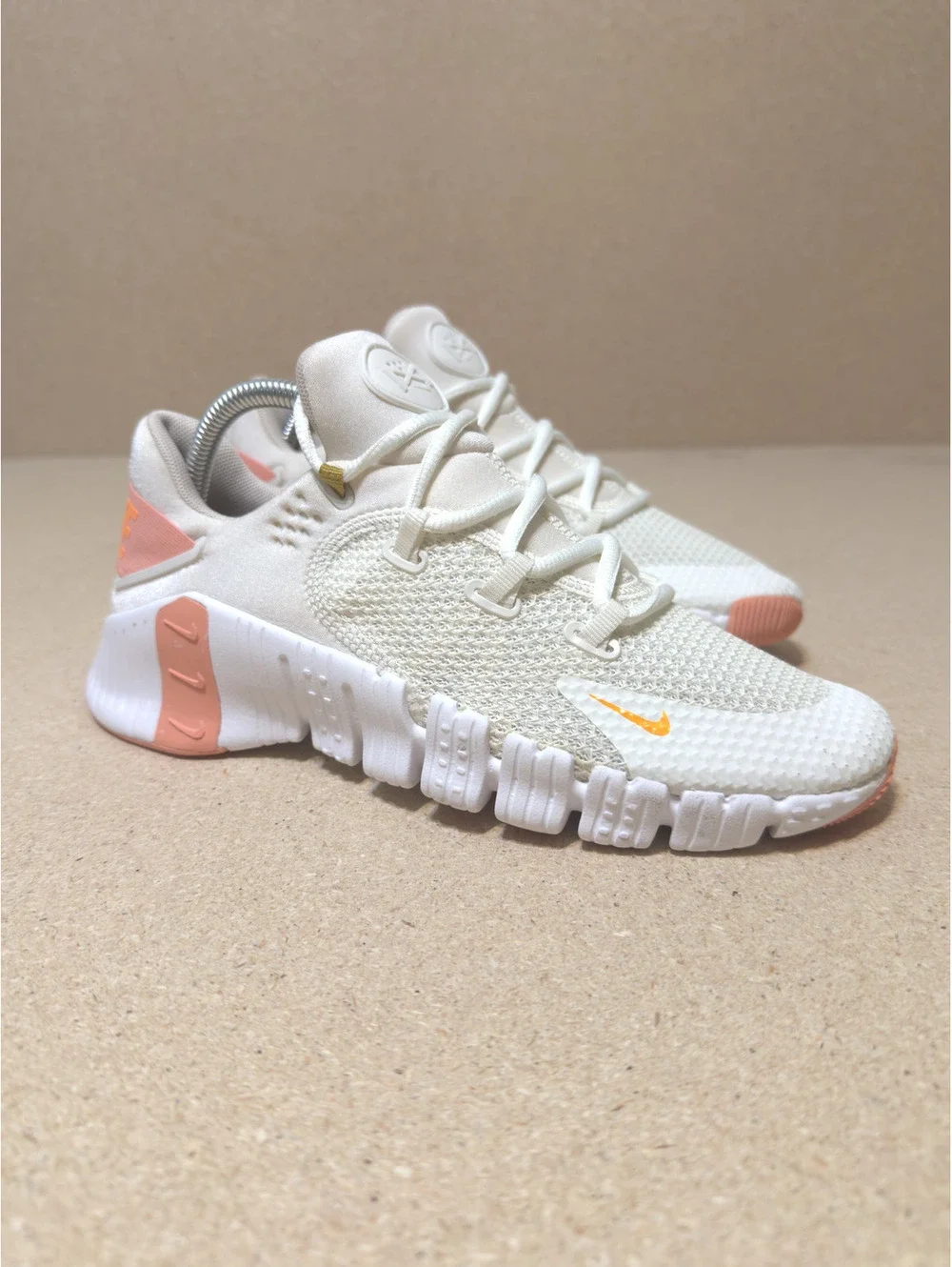 Nike Free Metcon 4 Women’s Size 9 Sail Total Orange Training Shoes CZ0596-104